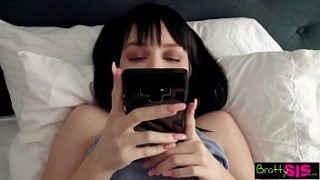 Ini Penismu? Adik Tiri Kesandung Foto Penis Kakak Tiri S13:e6