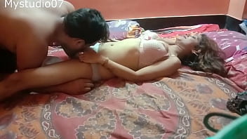 Gadis Muda India Bercinta Dengan Kurir Pengiriman
