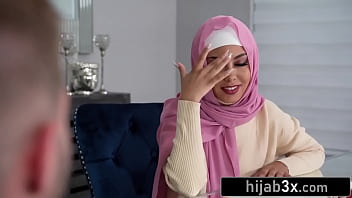 Gadis Berhijab Yang Cantik Tetap Berhijab Saat Bercinta