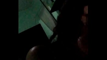 Seorang Gadis Muda Masuk Ke Kamarnya Untuk Memberikan Kenikmatan Intim Dan Sangat Menikmati Momen Bercinta.