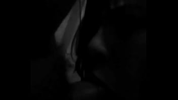 Wanita Latin Yang Sedang Asyik Melayani