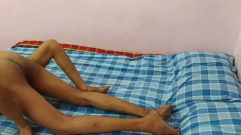 Seorang Remaja India Sedang Berhubungan Intim Dengan Pacarnya