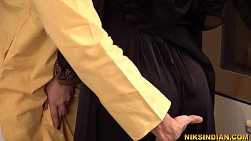 Razia Bhabhi Di Hari Raya Dashera Minta Sunraj Bhai Untuk Ngentot Bur Dan Duburnya