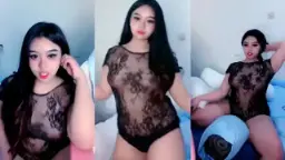 Helena Carlin Pakai Baju Transparan Yang Seksi