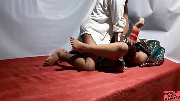 Ibu Tiri India Dan Anak Tirinya Berhubungan Di Hari Ulang Tahun Pernikahan Mereka Bagian 1
