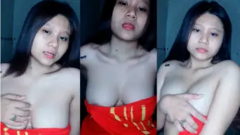 Alexa Lepas Handuk, Payudaranya Terlihat