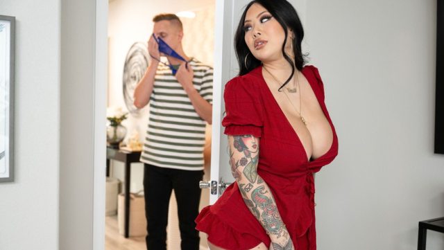 Brazzers – Butuh Privasi! Kecuali Saat Mandi
