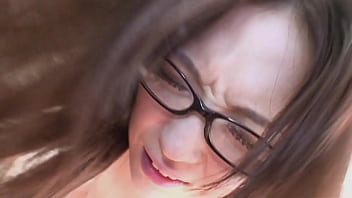 Gadis Jepang Berambut Lebat Berkacamata – Creampie