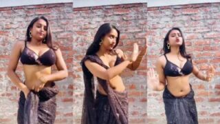 Gadis India Menari Seksi Demi Tambahan Penonton