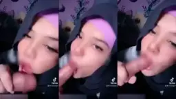 Hijab Sepong Dildo Kontol