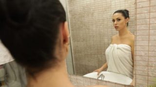 Sapphire Lapiedra: Rekan Sekamar Yang Iseng Malah Beruntung