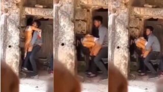 Seorang Pria Berhubungan Intim Dengan Pacarnya Di Situs Bersejarah Yang Rusak