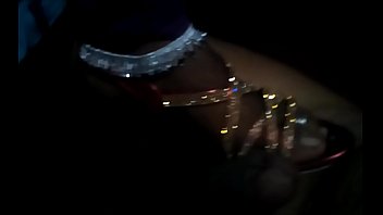 Bhabhi India Pakai Gelang Kaki Dan Sandal Untuk Pijat Kaki