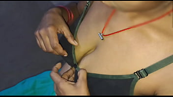 Gadis Di Desa India Menunggu Pacarnya, Lalu Mereka Berduaan Di Kamar