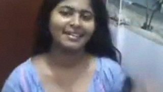 Gaun Malam Seksi Bibi Desi Buka Baju Di Kamar Mandi