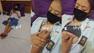 Masih Pakai Baju Seragam Sekolah