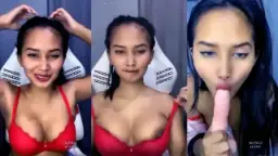 Miss Brown Membuka Bajunya Memperlihatkan Payudara Dengan Puting Berwarna Coklat