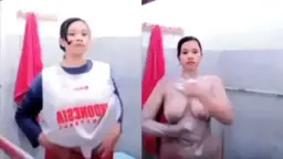 Putri Fatikah Lagi Di Kamar Mandi