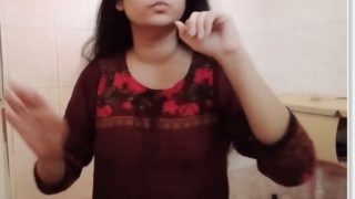 Video Klip Bhabhi India Berambut Panjang Mandi Dan Menanggalkan Pakaian