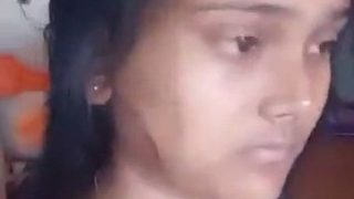 Wanita India Melepas Sari