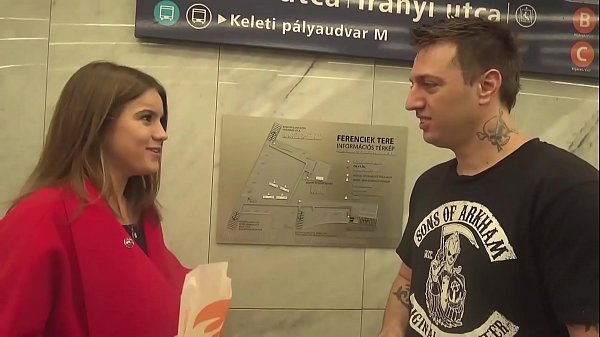 Remaja Rusia Dihamili Oleh Pria Asing Amerika!