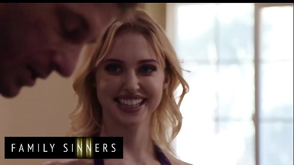Gadis Cantik (chloe Cherry) Menggoda Pria Untuk Meniduri Vagina Basahnya – Family Sinners
