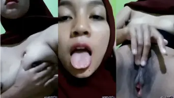Gadis Berhijab Foto Payudara Lalu Masturbasi