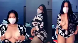 Remaja Indonesia Menari Striptis Yang Menggoda