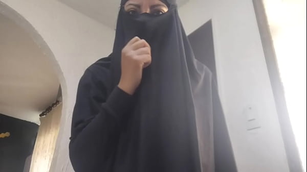 Arab Milf Masturbasi Sampai Muncrat, Orgasme Kasar Di Webcam Sambil Pakai Niqab Xxx