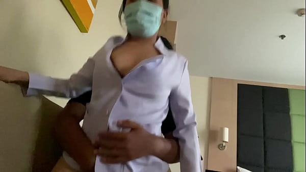 พยาบาลน่ารักขอให้เพื่อนช่วยดูแลอย่างใกล้ชิด