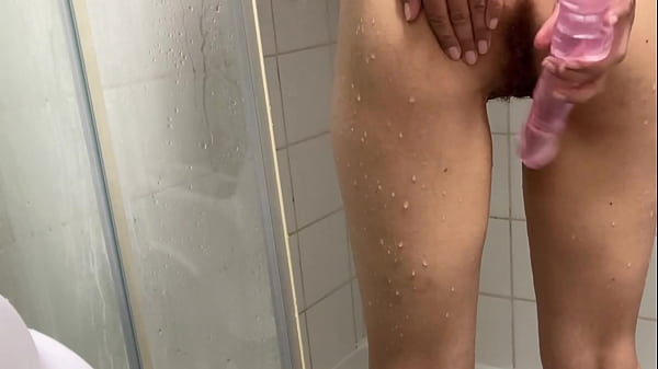 Gadis Arab Amatir Menggila Di Kamar Mandi, Dildo Raksasa Bikin Klimaks Saat Lebaran