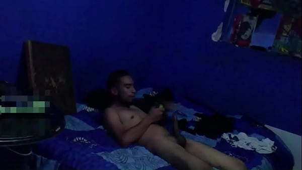 Pengalaman Pertama Dengan Teman Ayahku.