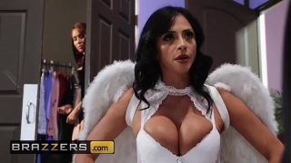 Sihir Seksi Ibu-ibu: Ariella Ferrera Dan Isis Love Bikin Panas Di Brazzers