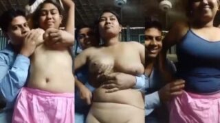 Seorang Mesum Menggila Memuaskan Nafsu Dengan Pacar Kuliahnya Yang Montok Dalam Adegan Panas Ala India