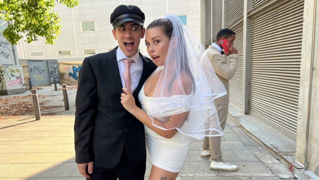Sopir Ganas Menggila Di Ranjang Pengantin