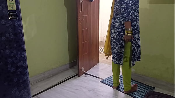 Sasur India Ganas Ngerangsang Memek Menantu Lewat Dalih Sakit!