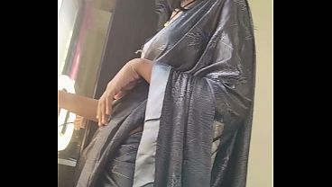 Shivani Bhabhi Digebuki Teman Suami Sampai Meraung-raung.