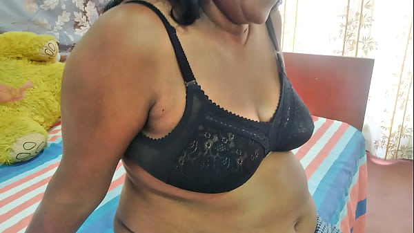 Mau Main Dengan Pantat Montok Ibu Tirimu Yang Menggoda?