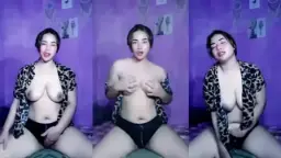 Belinda Toge Mengelus-elus Memeknya Sambil Mengeluarkan Desahan Mesra