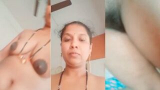 Gadis India Selatan Telanjang Memainkan Bulu Lebat Vaginanya Dalam Video Mms