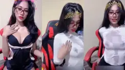 Live Streaming Ungkap Belahan Dada Montok Menggoda