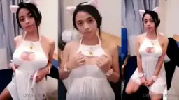 Miera Pamer Body Pakai Kostum Kucing, Bikin Penggemar Ngiler.