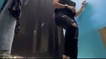 Ganti Baju Di Ruang Ganti, Cewek Rusia Montok Dengan Pentil Tembus, Bikin Pengen Ngintip.