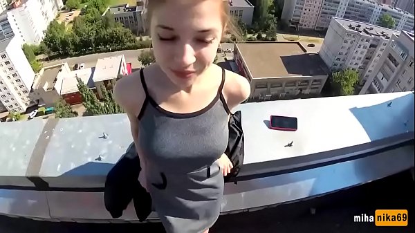 Gadis Rusia Digoyang Keras Di Atas Atap