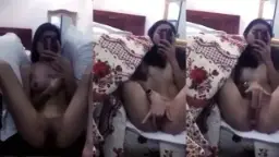 Abg Colmek Depan Cermin, Makin Greget Liat Bayangan Sendiri.