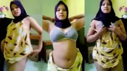 Bh Abu-abu Rayud Hijab, Bikin Nafsu Naik Pas Liat Lekuk Tubuhnya.
