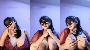 Miss Pearl Tobrut, Goyang Panas Dengan Bling-bling Bikin Ngilu