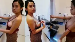 Pembantu Masak Siap Digojlok Kapan Aja, Tinggal Bilang.
