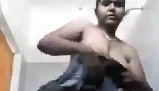Tante Lokal Pamer Di Kamar Mandi, Bikin Makin Basah.