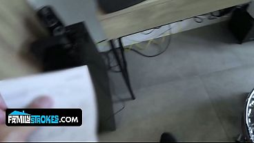 Gadis Latin Mulus Bikin Bapak Tiri Klepek-klepek Gara-gara Tubuhnya Yang Seksi Dan Menggoda.